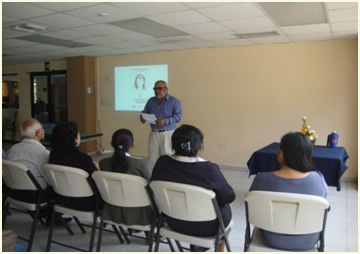 La Universidad Francisco Gavidia realizó la presentación y conversatorio del libro MEMORIA POR ENCARGO