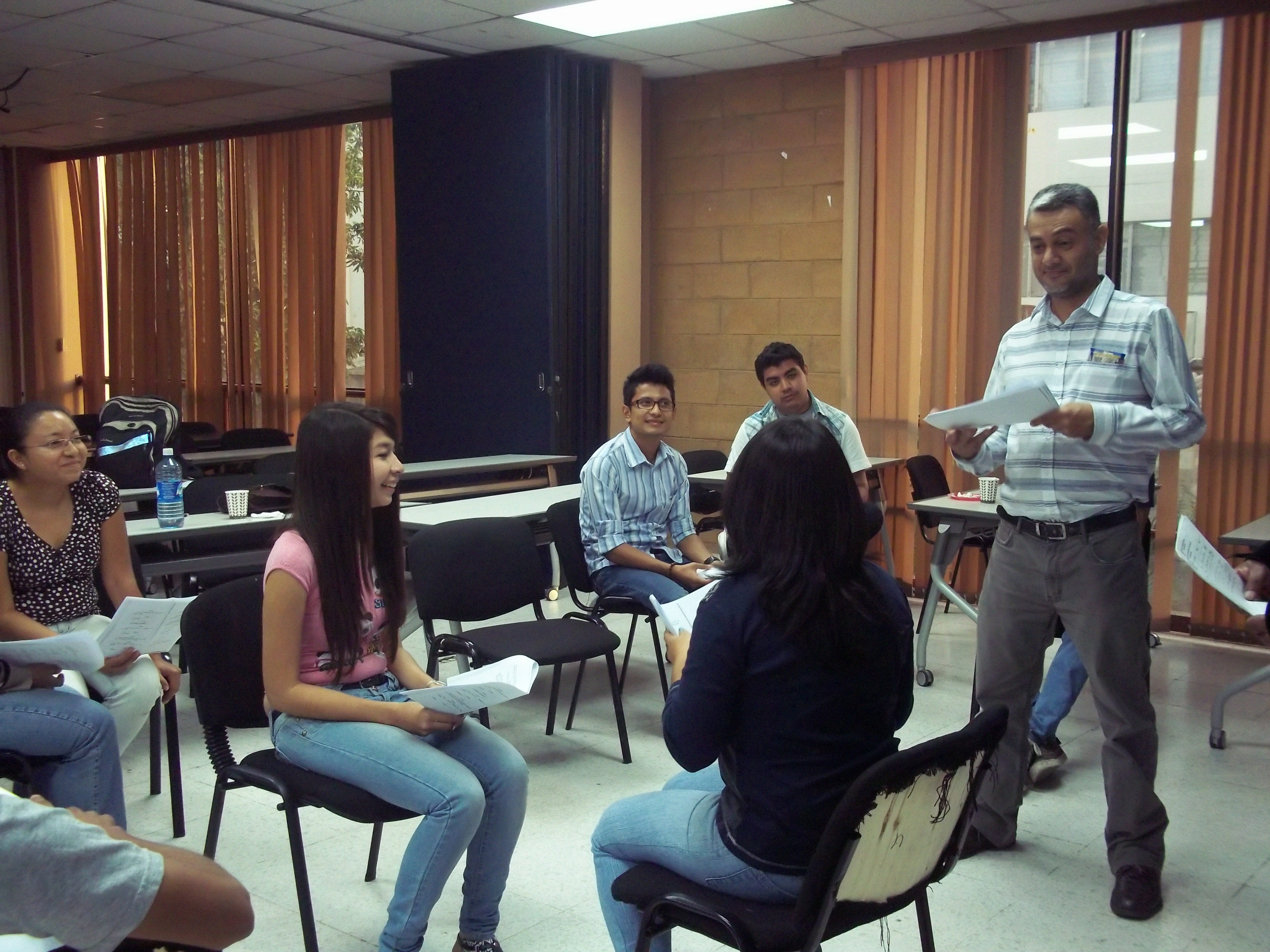 Mini Taller de Lectura Dramática en la Universidad Francisco Gavidia